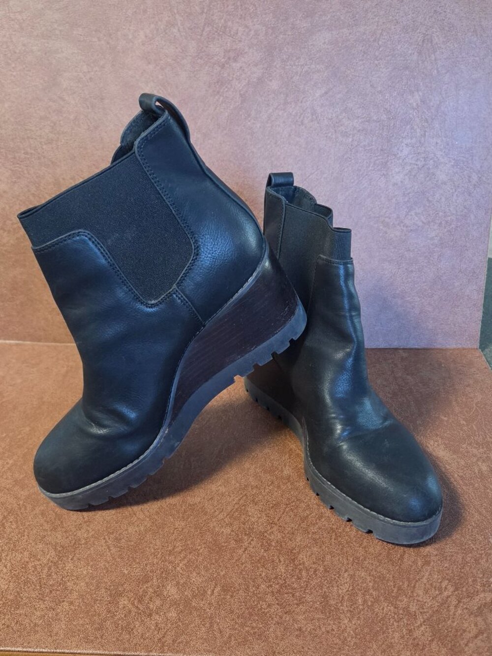 Vintage Crown Marleen Chelsea Style Wedge Boot- Black Leather upper Size 7.5M/38